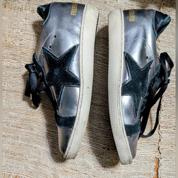 Freebird by Steven 927 Distressed Star Sneakers - Picture 1 of 6